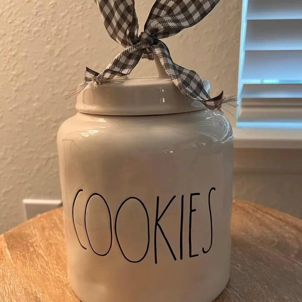 2018-2019 Rae Dunn Cookies canister